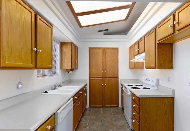 Building Photo - 1640 Mandarin Dr