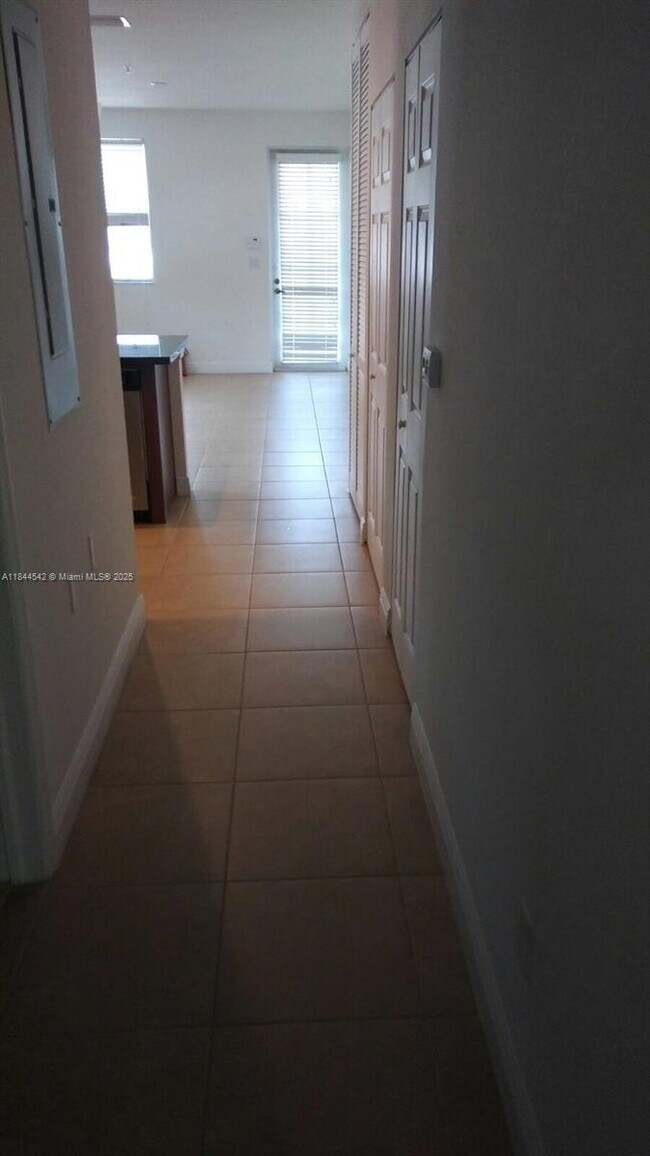 Building Photo - 1008 SW 147th Ave