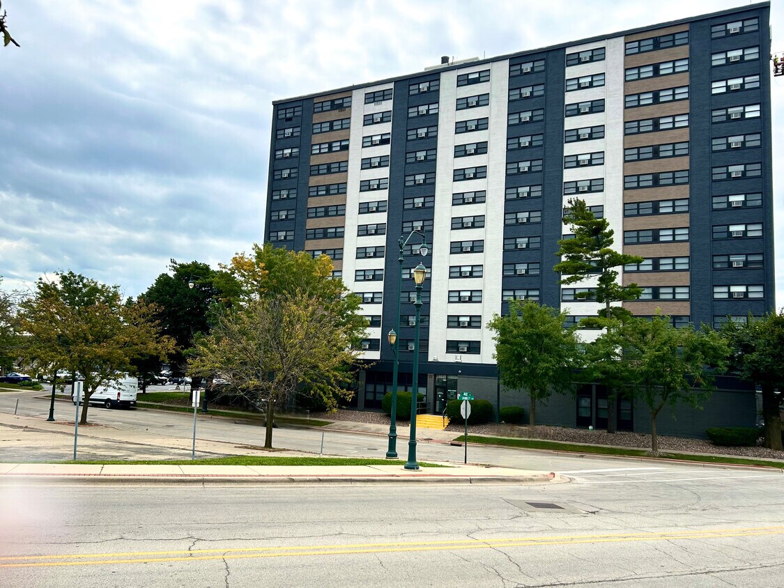 View of Bays Tower Apartments - 311 N Ottawa St Joliet, IL 60432 | Apartments.com