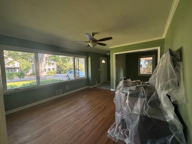 Living Room Facing Street - 1964 Braeburn Cir SE