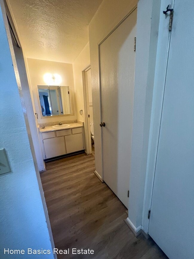 Building Photo - 2 br, 1 bath House - 100 E 600 S #12