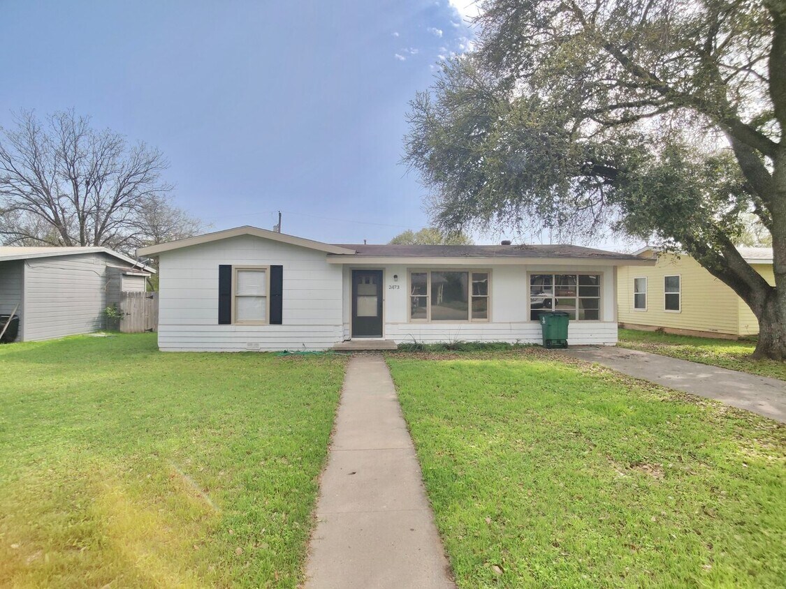 Foto principal - COMING AUGUST 2025 - Cute 3-Bedroom Home i...