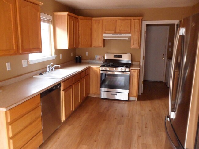 Foto del edificio - Four Bedroom, 2.5 Bath 2-story home in Ful...