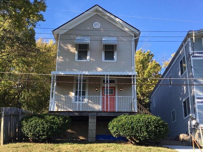 Building Photo - 2358 Gladstone Ave