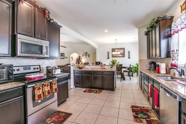 Foto del edificio - 2401 Fall Leaf Ct