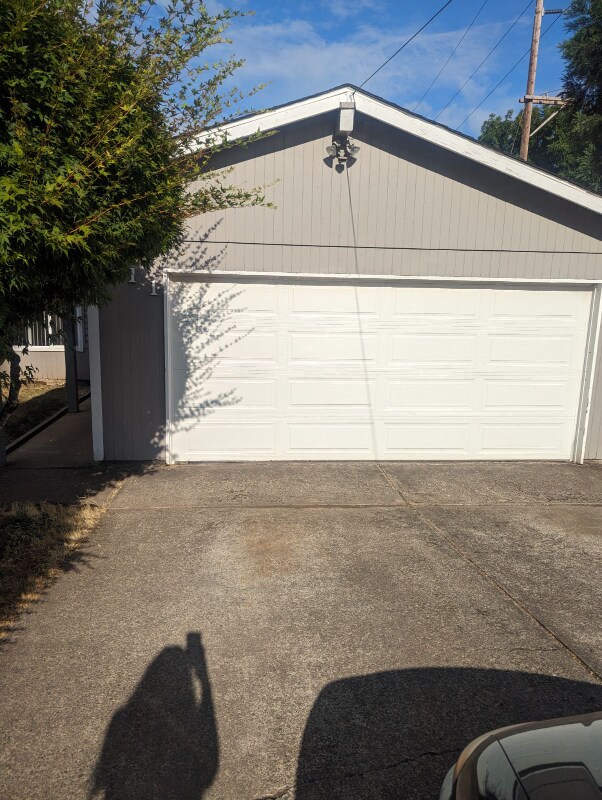 911 Leonard St, Oregon City, OR 97045 House Rental in Oregon City, OR