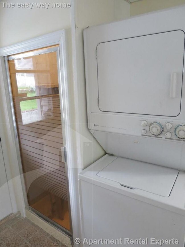 Building Photo - 3 bedroom in Medford MA 02155