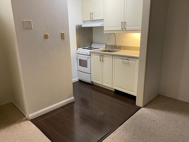 Building Photo - 4 Captain Dr