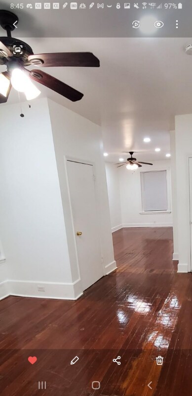 Foto del edificio - 327 W School House Ln