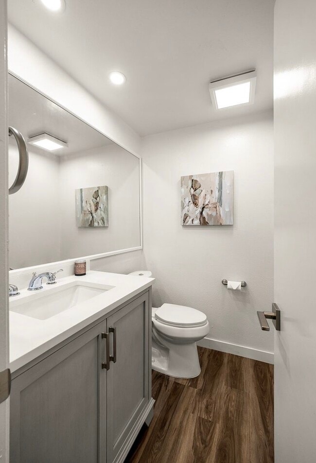 Foto del edificio - 6540 Hayvenhurst Ave