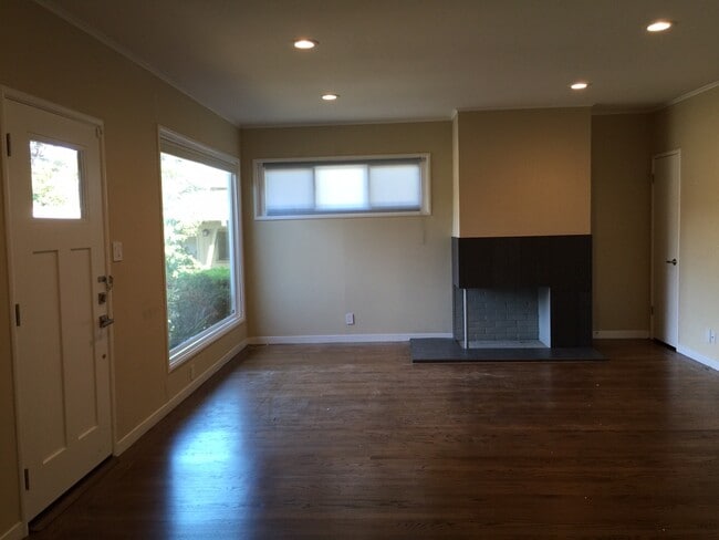 Building Photo - 1239 Tilia St