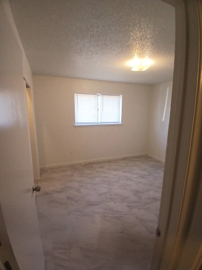 Building Photo - 1217 S Maddox Ave