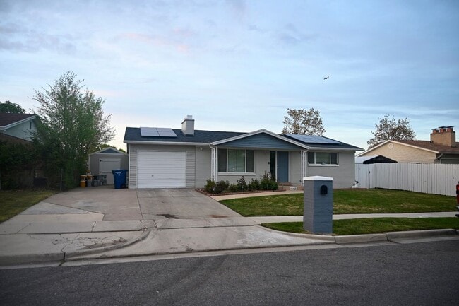 Building Photo - 3474 W San Carlos Dr