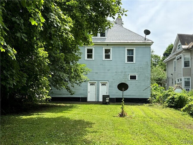 Building Photo - 320 W Kennedy St