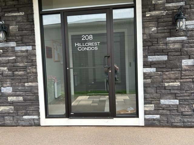 Building Photo - 208-208 Shakespeare Dr