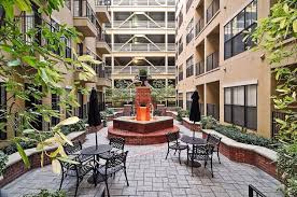 Foto principal - Modern One Bedroom Condo - The Bristol on ...