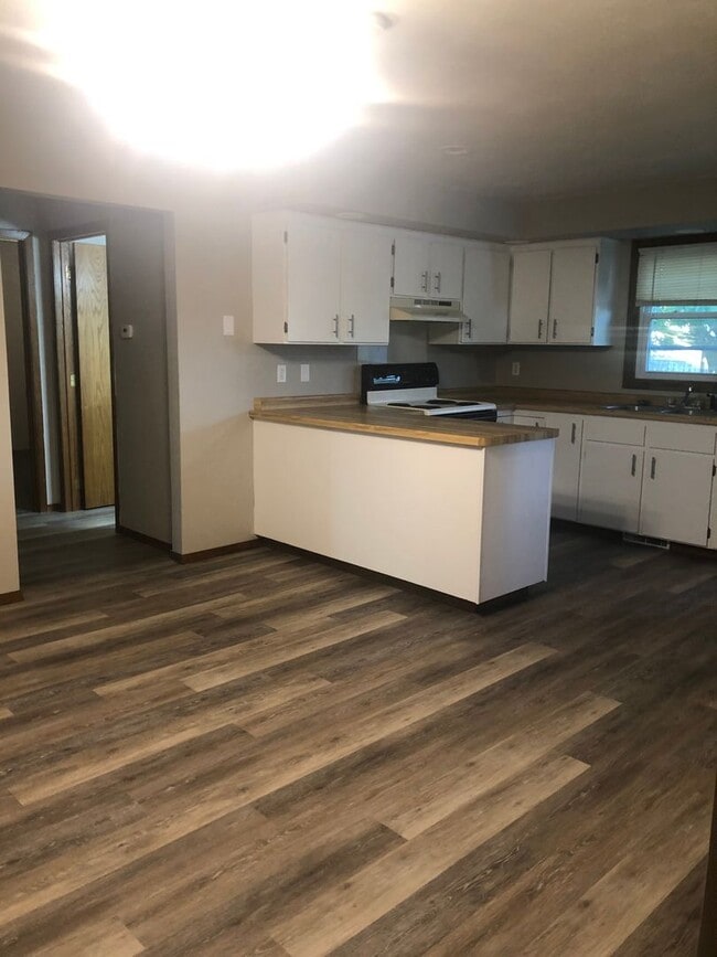 Building Photo - 1336 Meadow Ln