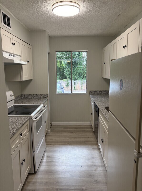 Foto principal - 1208 Bush River Rd