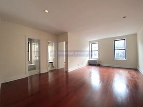 Building Photo - 20 Magaw Pl