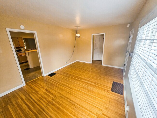 Foto del edificio - 5352 Crittenden Ave