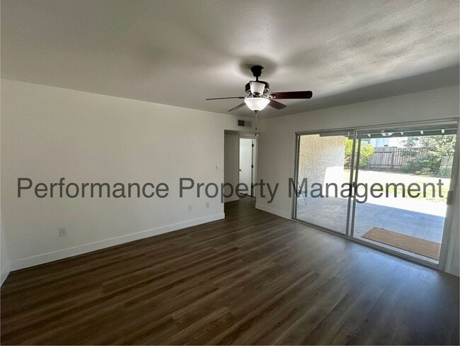 Building Photo - Stunning 3 Bed/2 Bath Split Wing Home w/ R...