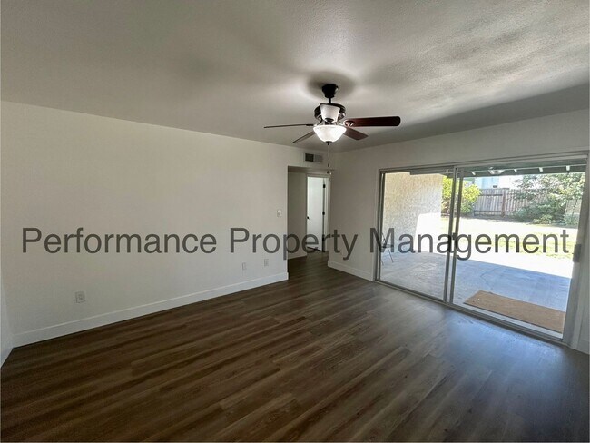 Foto del edificio - Stunning 3 Bed/2 Bath Split Wing Home w/ R...