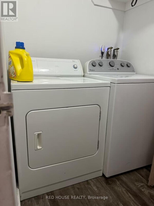 Photo du bâtiment - 3555 Derry Rd E