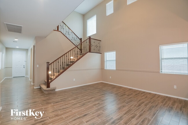 Building Photo - 12841 N Fox Hollow Dr