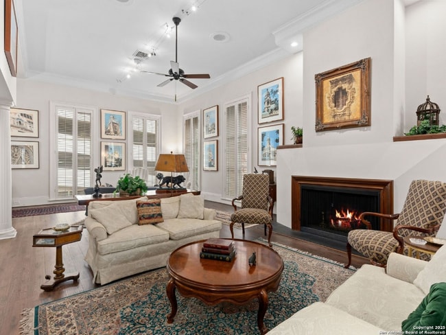 Foto del edificio - 211 N Presa St