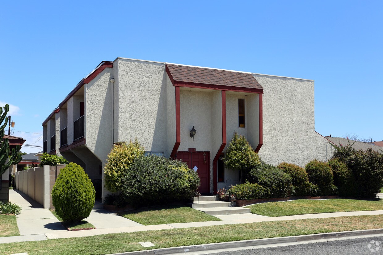 Primary Photo - 10660 Oak St