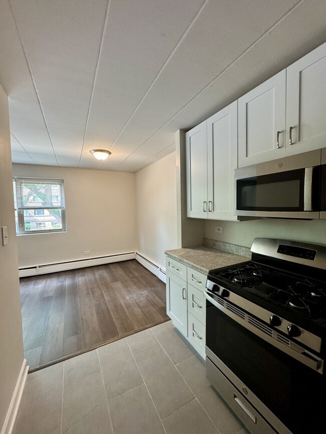 Building Photo - 7234 N Ridge Blvd