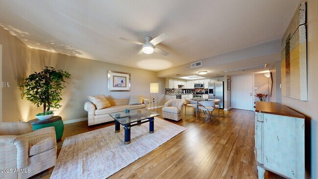 Foto del edificio - 7950 E Camelback Rd