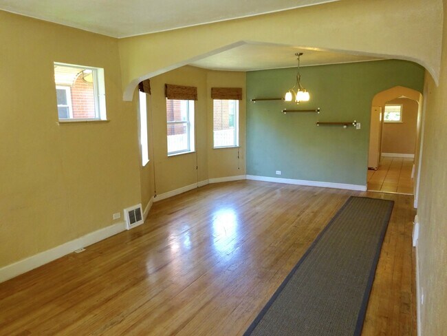Foto del edificio - Bright and Charming Sunnyside Bungalow
