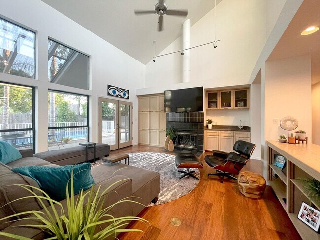 Building Photo - Mid-Century 3/2 in Clovis with Pool