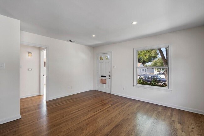 Foto del edificio - 5315 Grover Ave