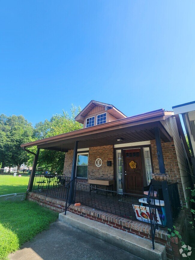 Building Photo - 3006 Idlewood Ave