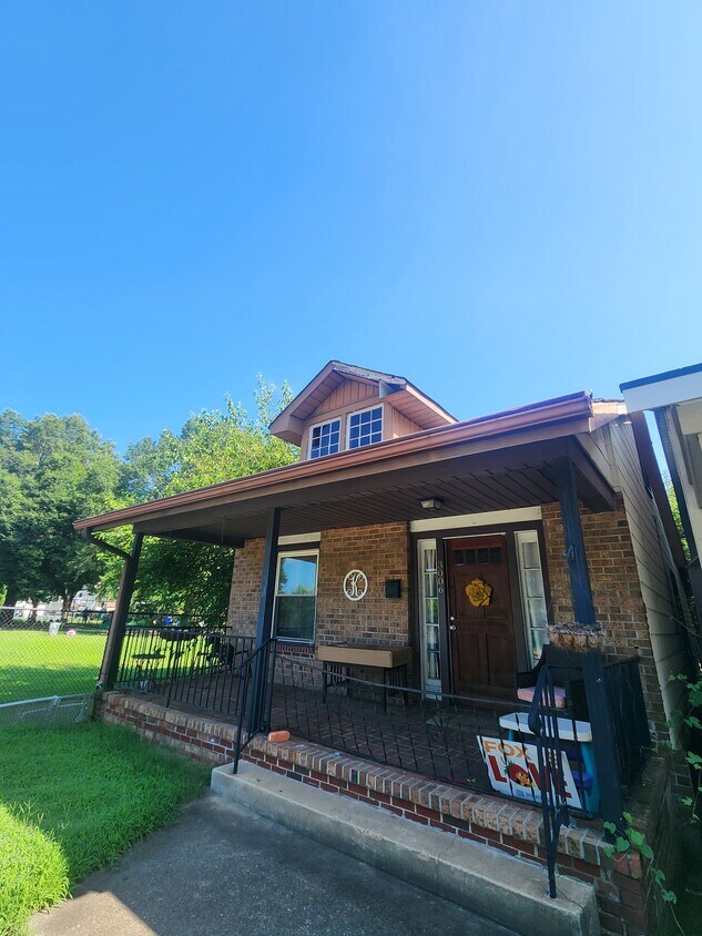 Foto principal - 3006 Idlewood Ave