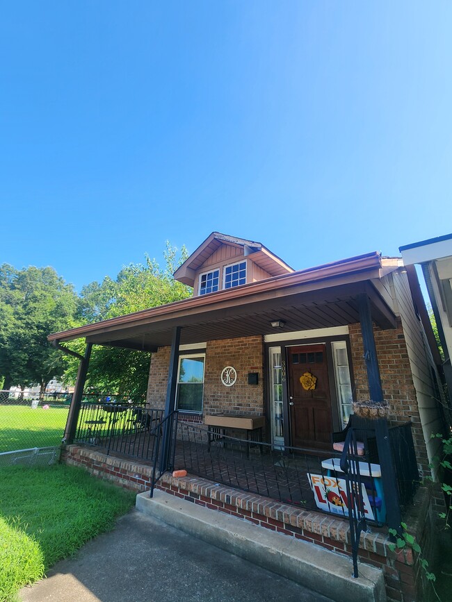 Building Photo - 3006 Idlewood Ave