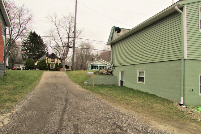 Shared Driveway w/ addition parking in front & rear - 797 E Main St
