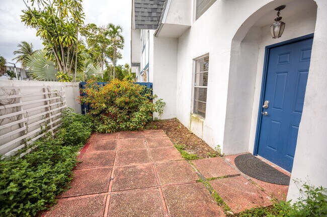 Building Photo - 6764 SW 40th St