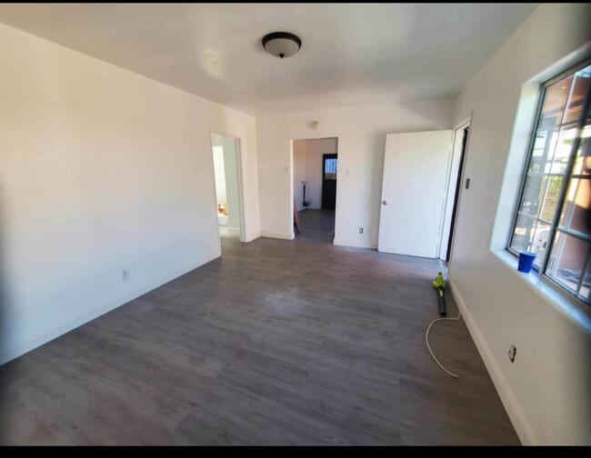 Building Photo - 3530 E 61st St