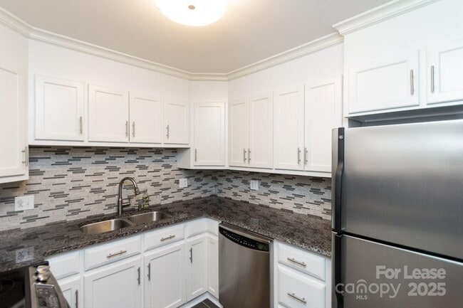 Foto del edificio - 140 Lake Concord Rd NE