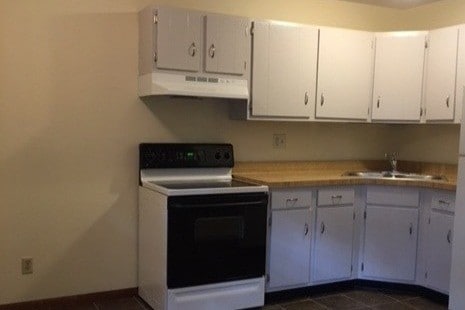 Kitchen - 134 Flintridge Dr