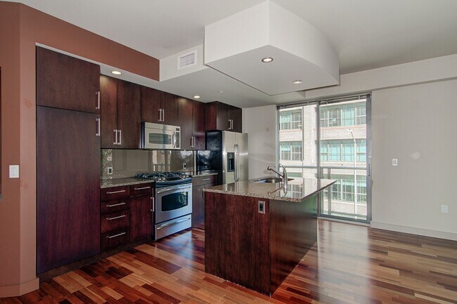 Foto del edificio - Great 2bd 2ba condo in Downtown/South Lake...