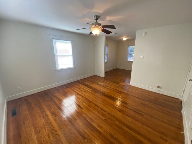 Foto del edificio - Perfect Floorplan! Walltown Duplex with Fenced Yd