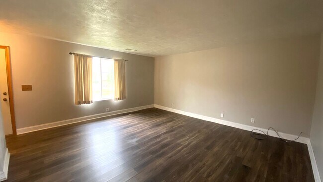 Foto del edificio - 2221-2227 StoneyBrook Road