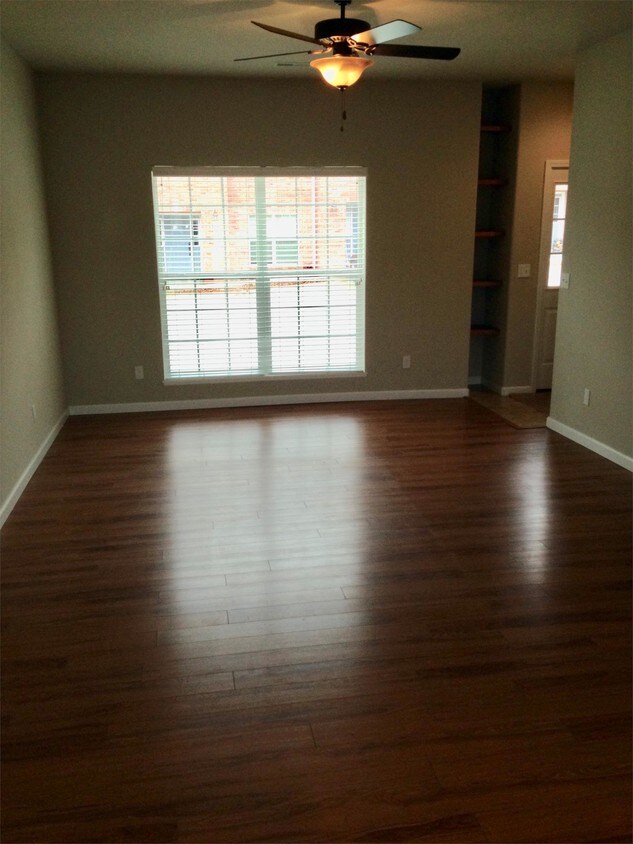 Primary Photo - 500 Broadridge Dr