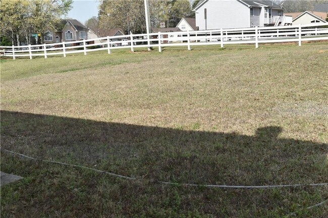 Building Photo - 1098 Village Creek