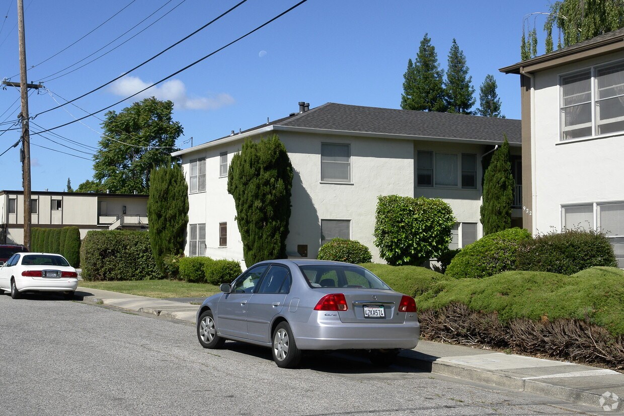 Primary Photo - 934 Oak Ln