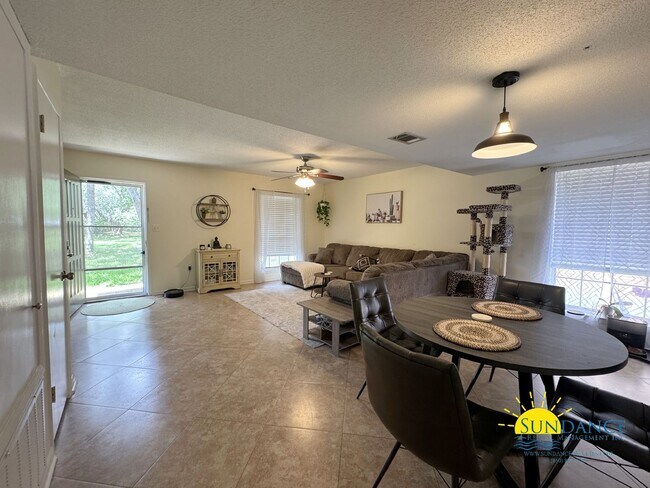 Building Photo - Updated 2-Bedroom Townhome in Portofino Co...